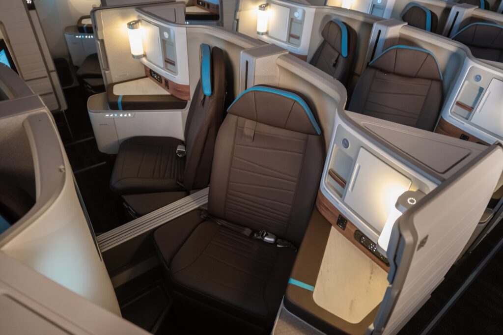 Alaska-Airlines-Boeing-787-9-business-class-seat